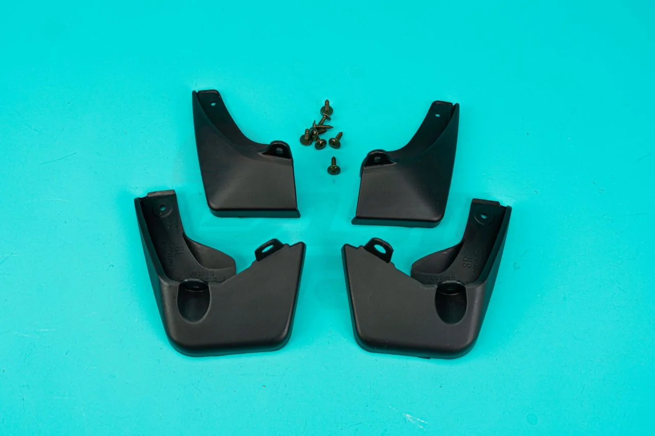 Брызговики Vitz / Yaris 130 2010-2020г черные