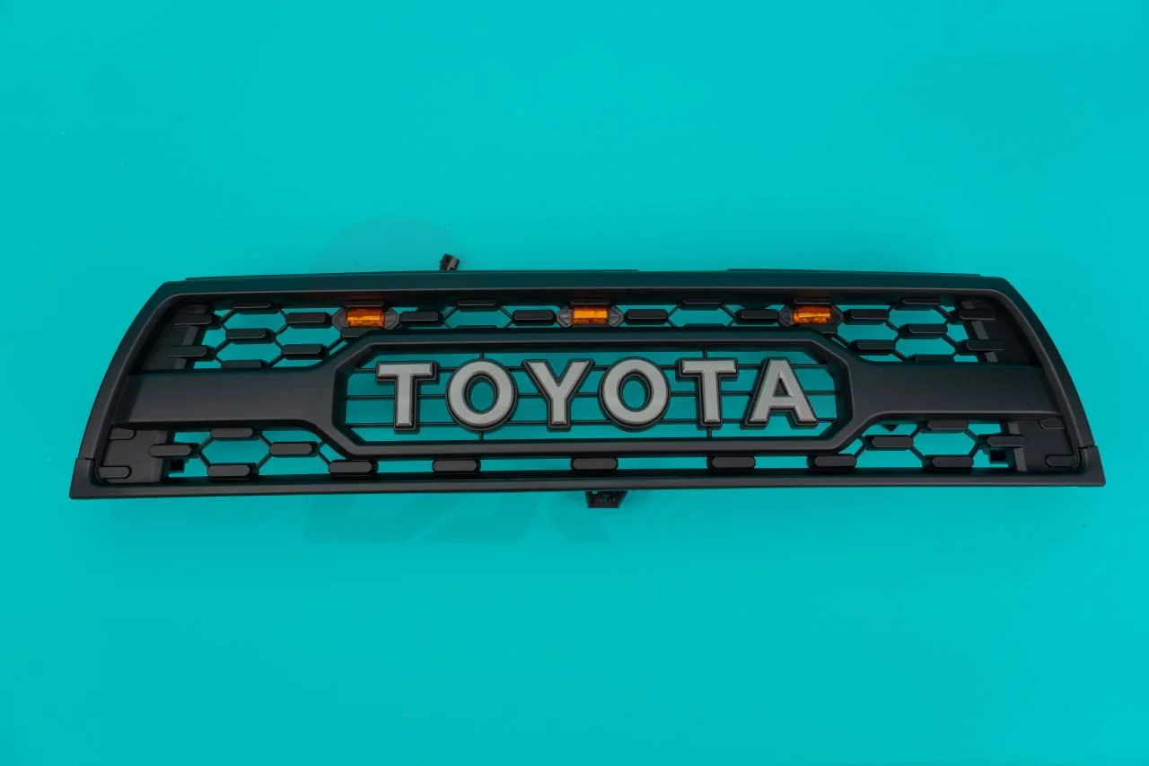 Решетка радиатора Toyota Hilux Surf 185 95-02г