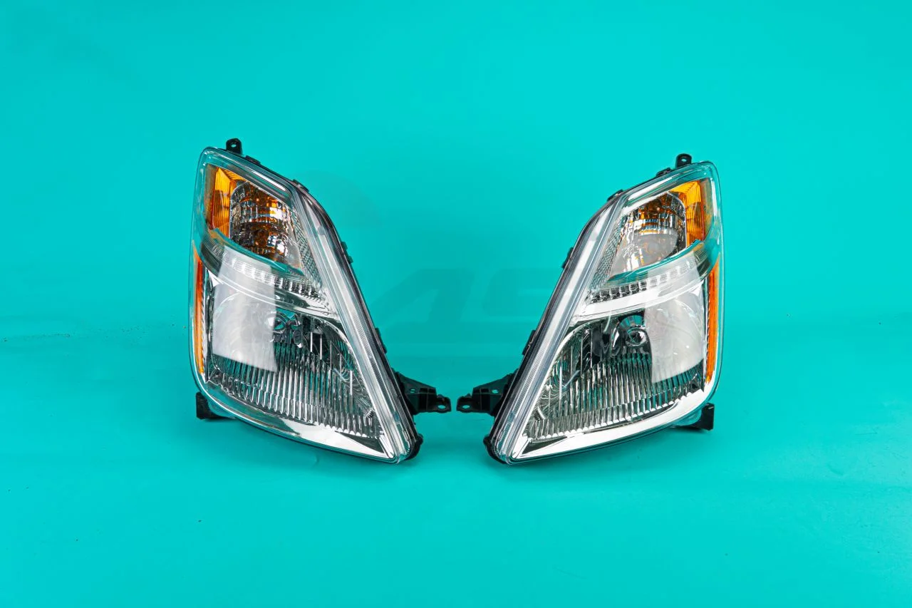 Toyota Prius 20 2003-2011г фары передние пара