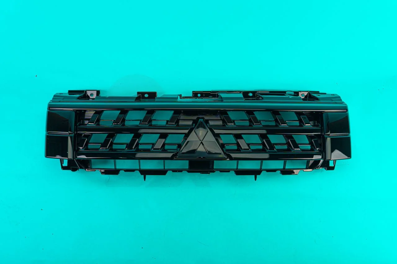Mitsubishi Pajero 4 2014-2020г решетка радиатора