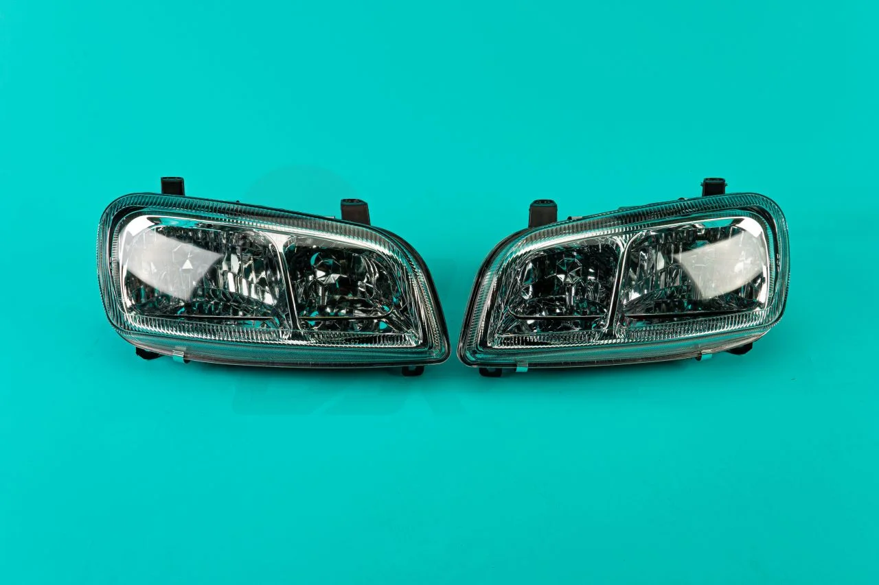 Фары Toyota Rav4 SXA10 1997-2000г хрусталь